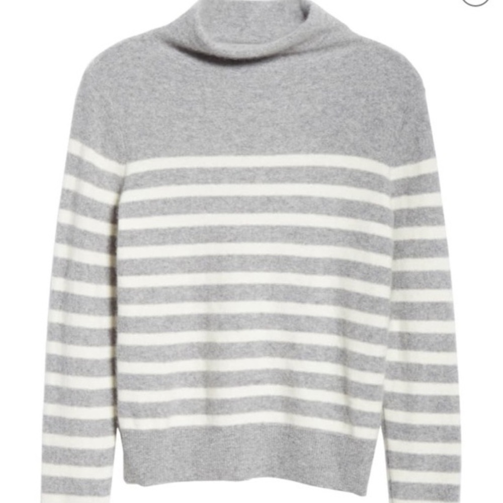 FITS LIKE XS Vince Gray and White Striped Turtleneck Sweater